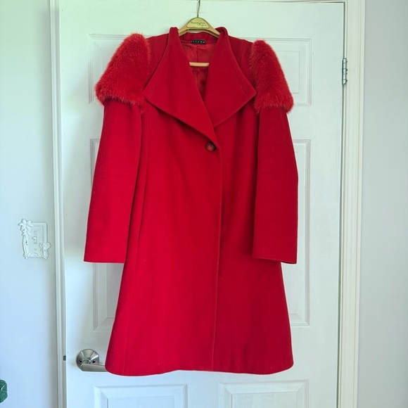 Frizman red virgin wool wrap coat with fur shoulder detail - size Medium - Picture 5 of 13